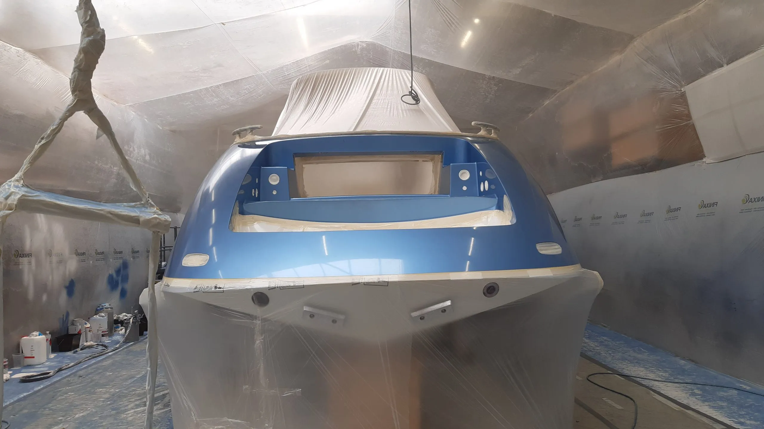 Zeelander yacht hull finish close-up — Aurora Yacht Painting