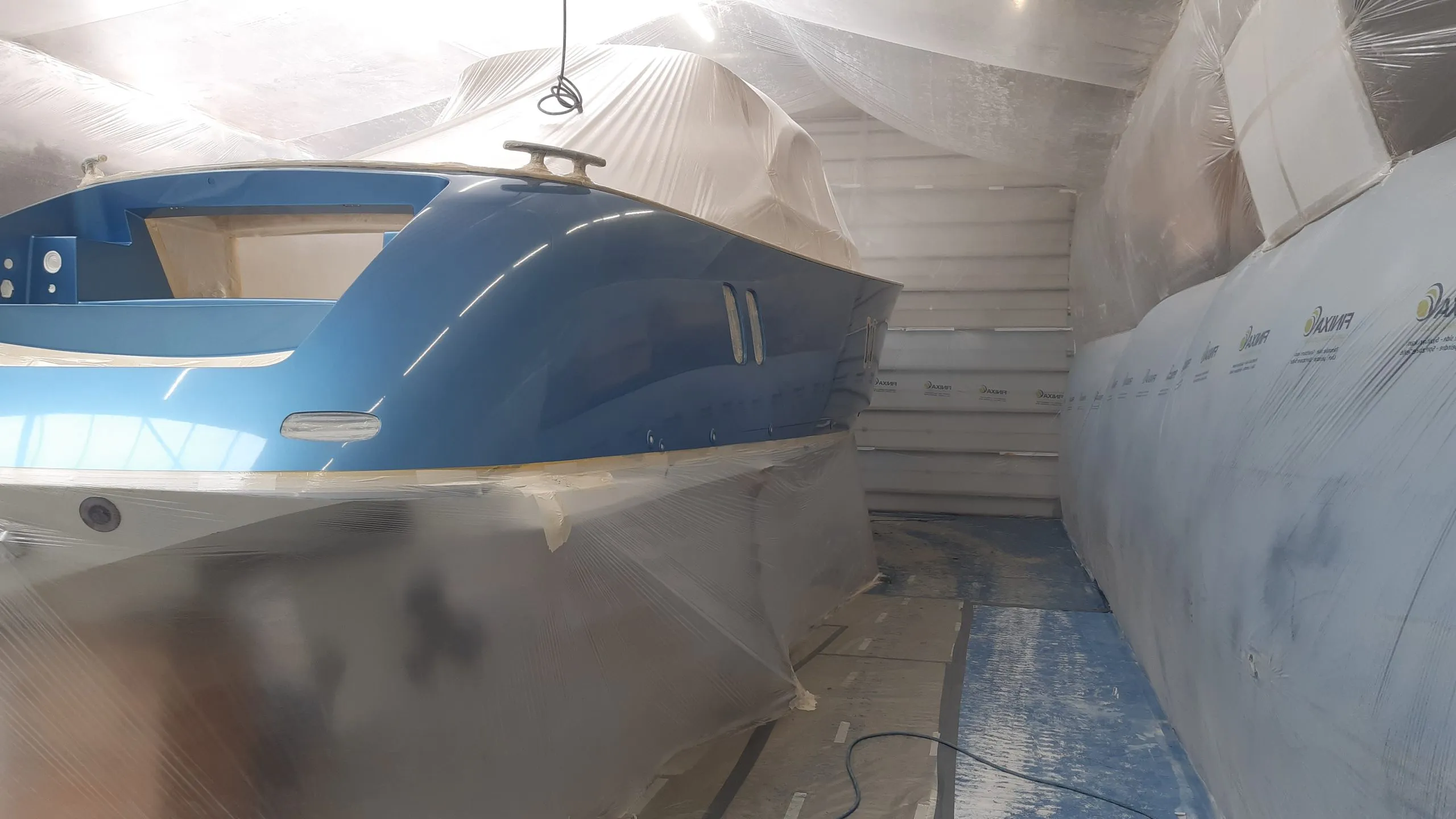 Zeelander yacht bow close-up after painting — Aurora Yacht Painting