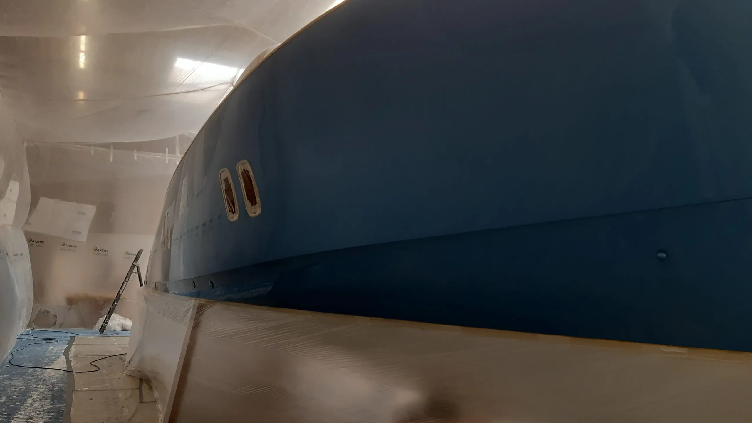 Zeelander yacht in deep metallic blue finish — Aurora Yacht Painting